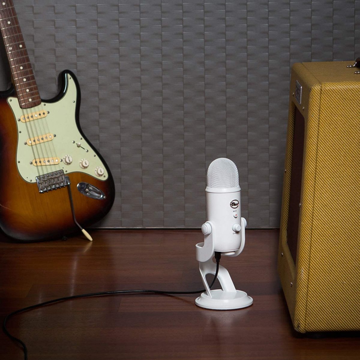 Blue Yeti PROFESSIONAL Microphone (Whiteout)