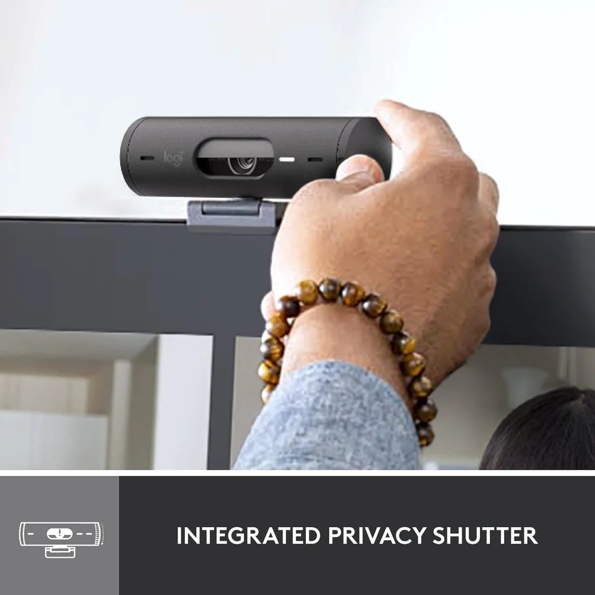 Logitech Brio 500 Full HD Webcam with Auto Light Correction,Show Mode, Dual Noise Reduction Mics (Graphite)