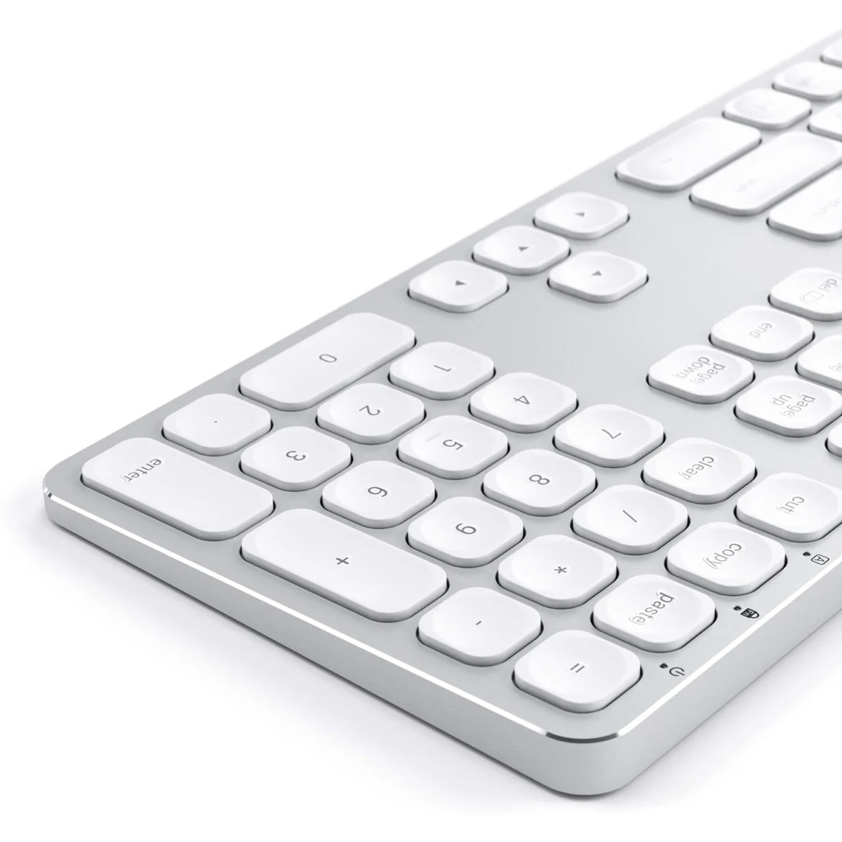 Satechi Aluminum Bluetooth Keyboard with Numeric Keypad - Compatible with 2022 MacBook ProAir M2