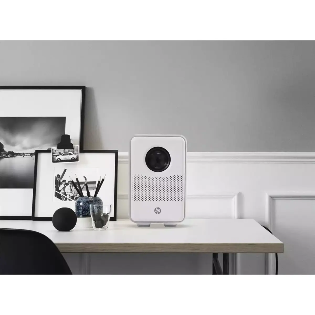 HP CC200 Projector Full HD 1080P 200 Lumens - Built-In Speaker 6W - Lamp Life 20,000 Hours